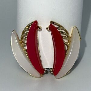 Vintage‎ Coral White Gold Tone Crescent Moon Shaped Clip-On Non Pierced Earrings